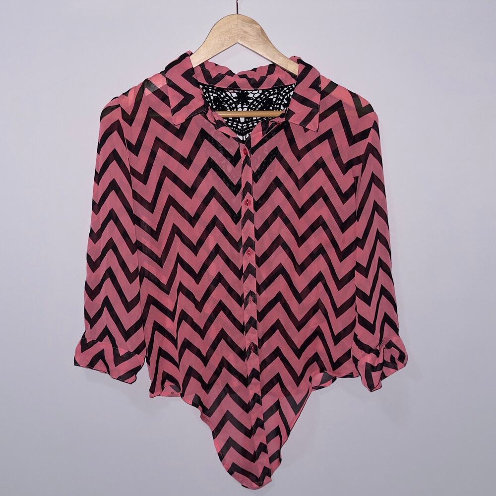 No Boundaries Pink and Black Chevron Button-Up Shirt women's Size Large(11-13)